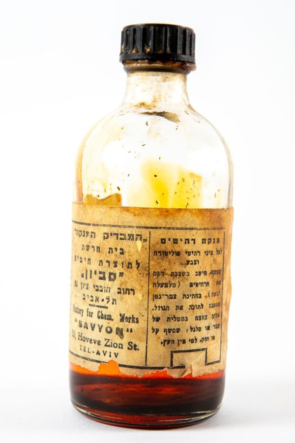 "המבריק המנקה" בקבוק ישן של חומר ניקוי לרהיטים