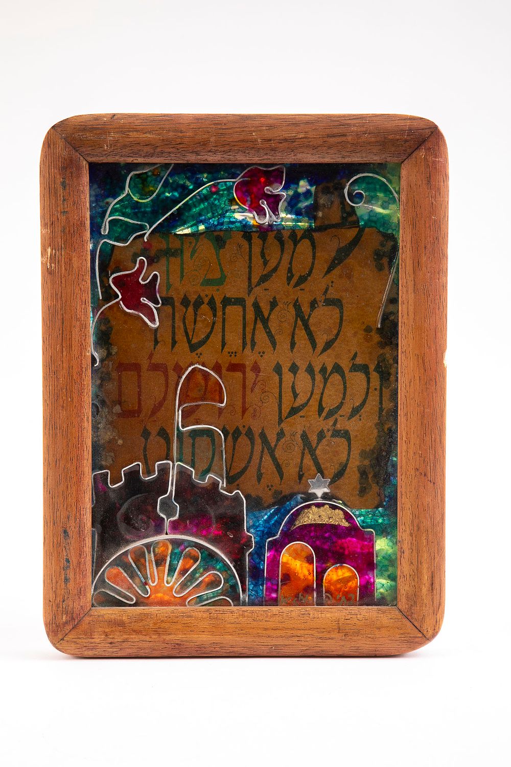 עבודת אמנות במסגרת עץ